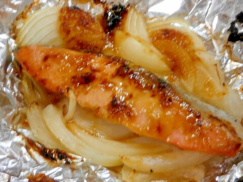 玉ねぎと鮭の味噌マヨ焼き